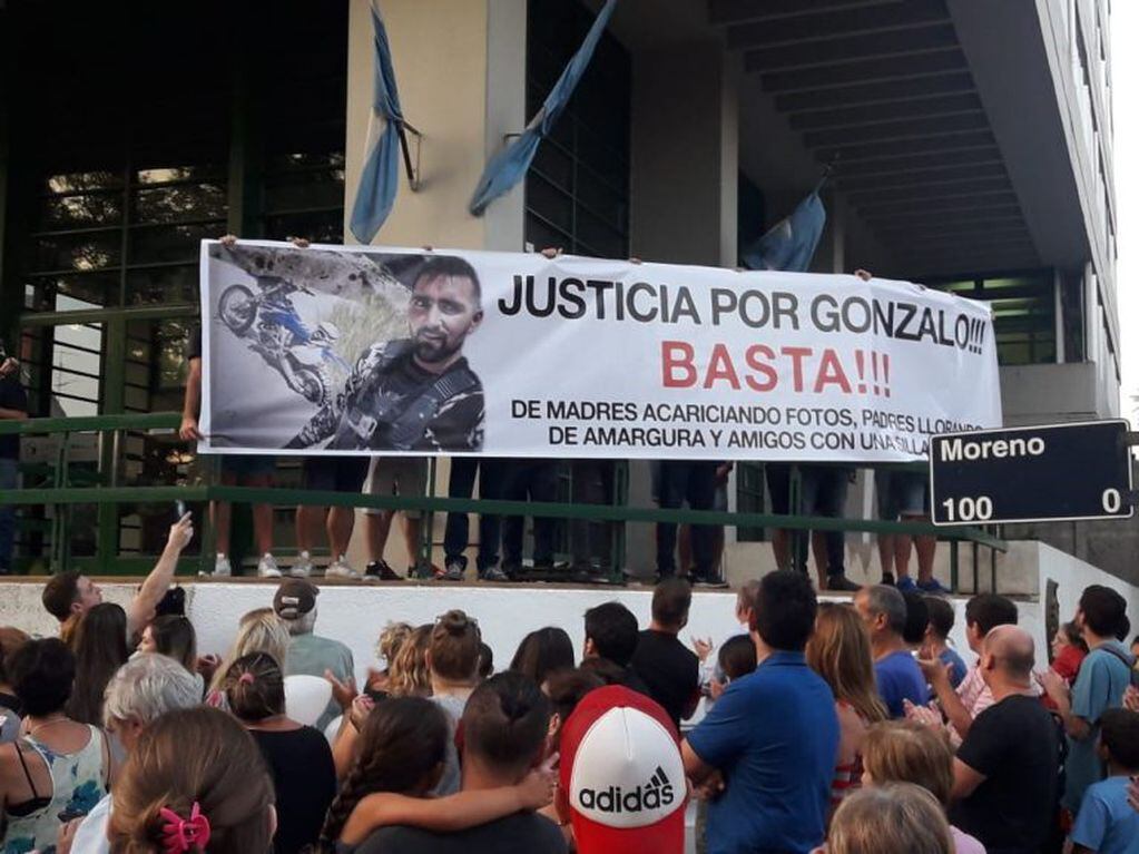 Multitudinaria marcha pidiendo seguridad en Rafaela (Guillermo Acastello)