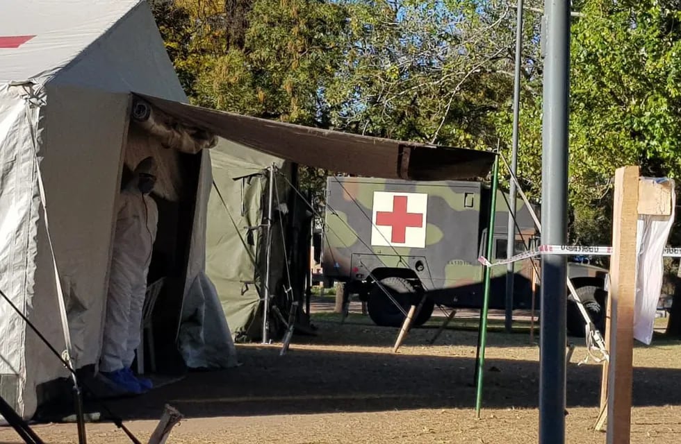 Instalaron un nuevo Hospital Modular Militar en Unquillo para casos Covid (Nicolás Bravo)