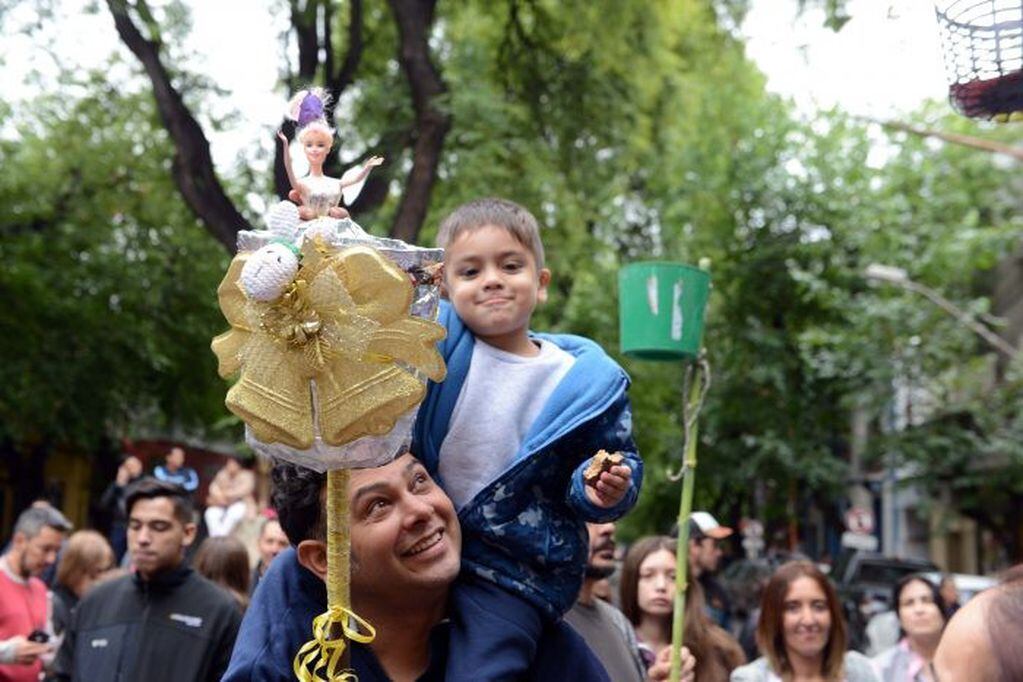 Miles de personas presenciaron el Carrusel de las Reinas por las calles de Mendoza. (Fotos: Prensa Gobierno de Mendoza)