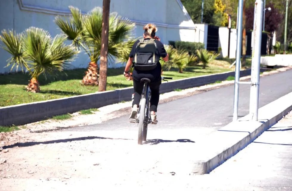 La ciclovía que corre paralela a Estanislao Salas en las inmediaciones de la rotonda de La Copa en San Rafael.