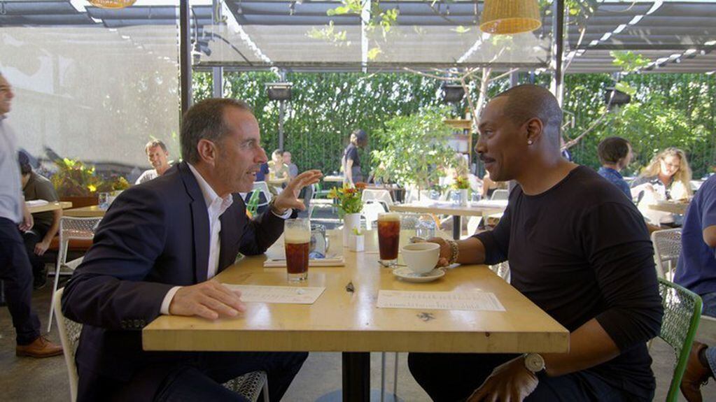 "Comediantes en autos tomando café". En su programa de entrevistas itinerante, Jerry Seinfeld junto a Eddie Murphy.