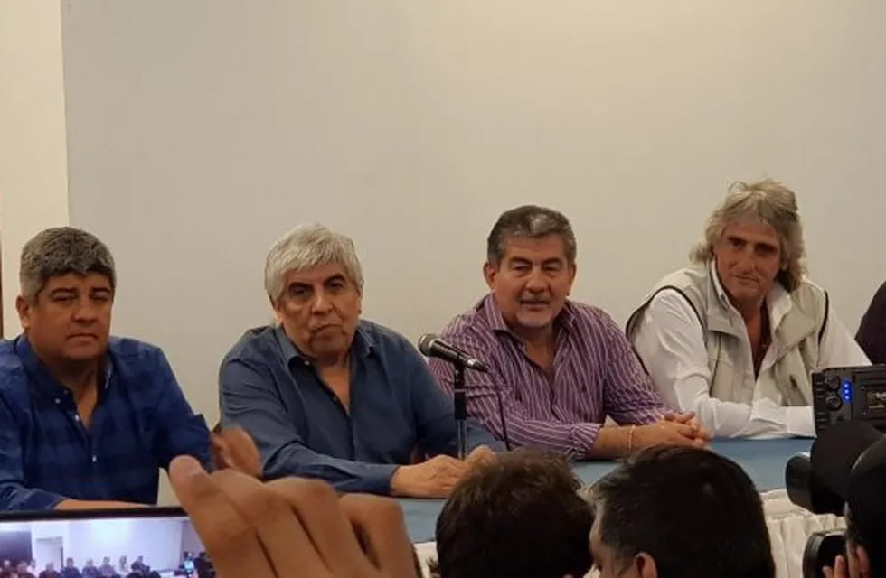 Jorge Taboada acompañó a Hugo Moyano en la conferencia de prensa.