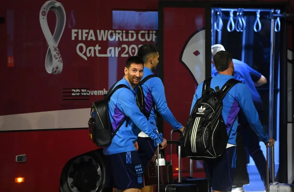 Lionel Messi durante su llegada a Qatar. (Foto: @WorldCupHQ)