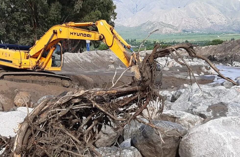 Asisten a familias afectadas por la crecida del río Chuscha en Cafayate