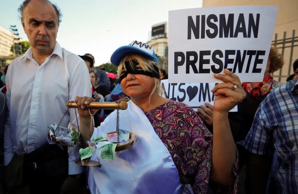 Manifestación para pedir justicia en el caso del fiscal Alberto Nisman. (EFE/Juan Ignacio Roncoroni)