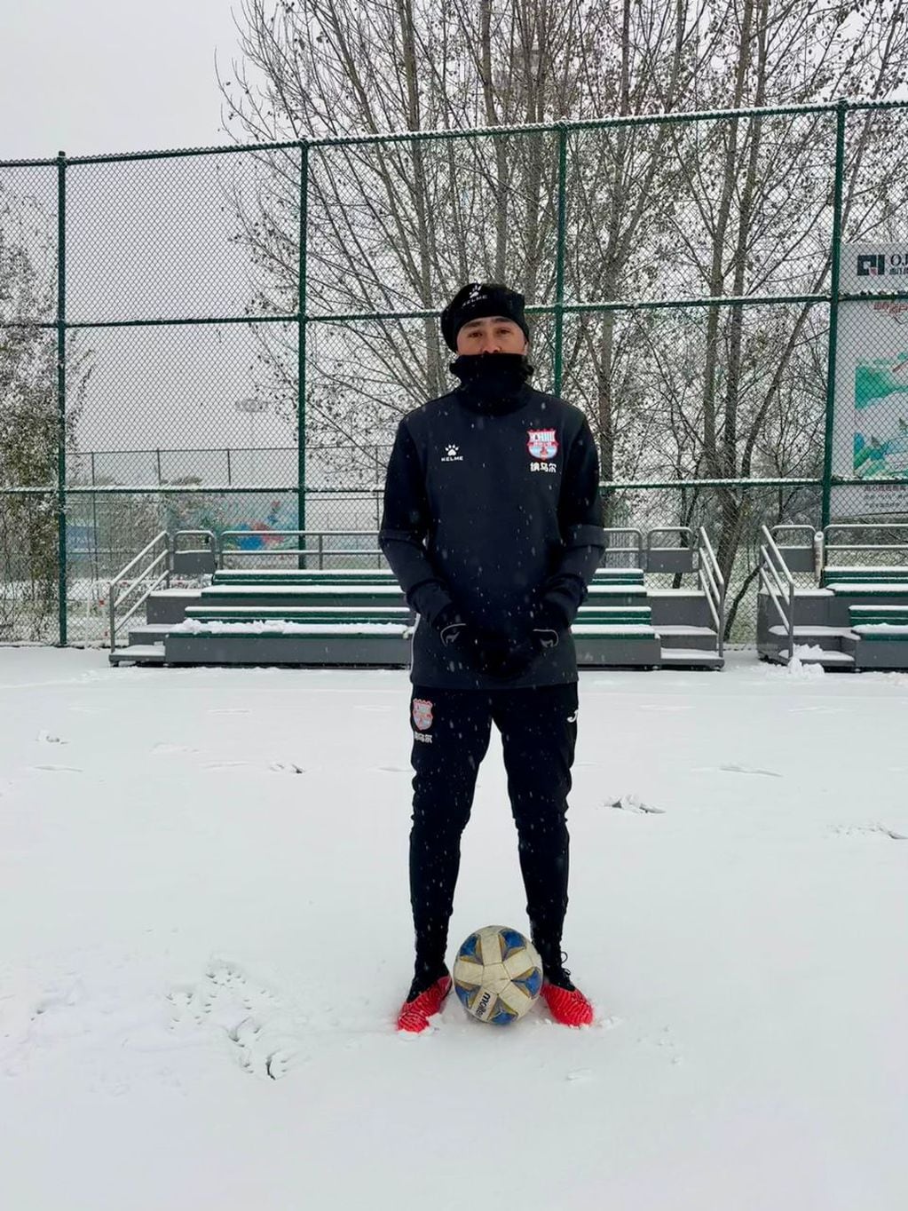 El frío del invierno en China se hace sentir pero la pelota siempre está para Nahuel Oyola
