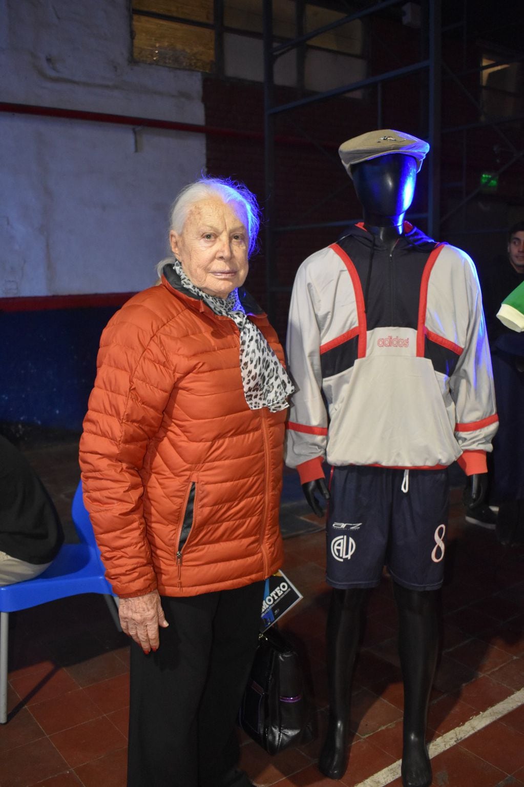 Betty, esposa de Carlos Timoteo Griguol, en el homenaje al recordado entrenador.