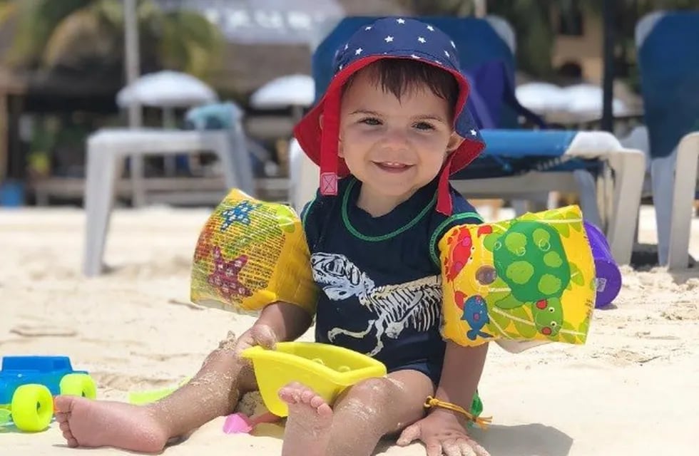 Roque, el hijo de Granata, disfruta, con su familia de las playas de Cancún. (Instagram)