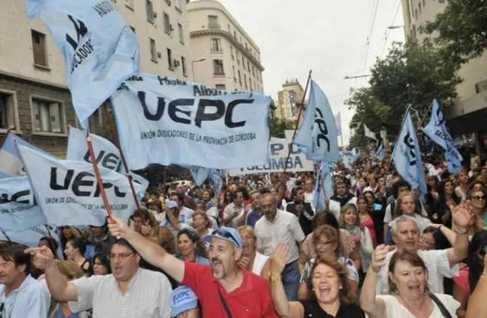 La Uepc comenzó la marcha este lunes.
