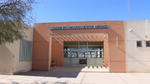 Colegio Secundario Cacique Angaco