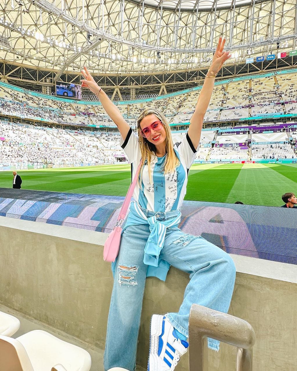 Jesica Cirio en su paso por Qatar para apoyar a Argentina. Foto: Instagram.