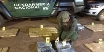 Transportaba marihuana y chocó contra el móvil de Gendarmería en Puerto Leoni