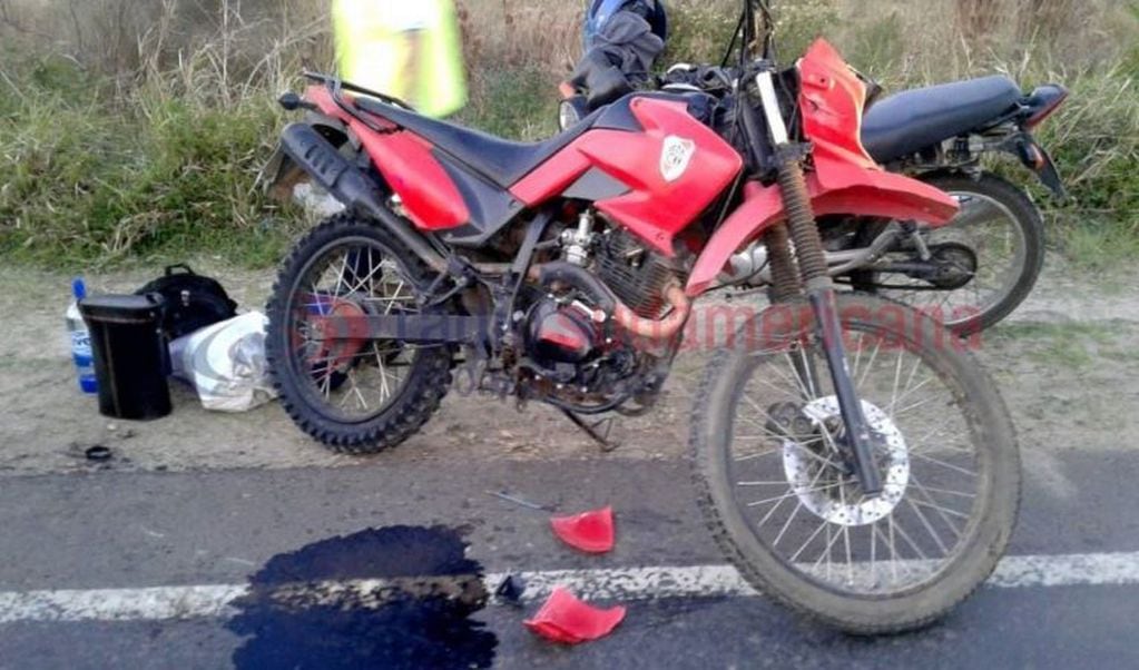 Un motociclista resultó herido al chocar contra un cerdo. (Foto: Radio Sudamericana)