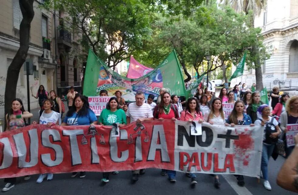 Se realizó la Marcha de las Antorchas en reclamo de justicia de Paula Perassi