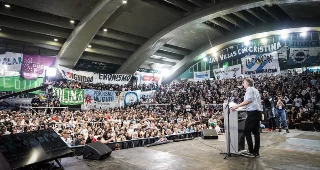 Ferro. Máximo Kirchner le habló a la militancia en un plenario en apoyo a CFK.