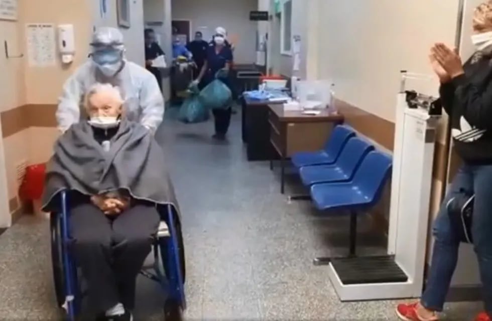 Nelly, de 94 años, venció el coronavirus (Captura)