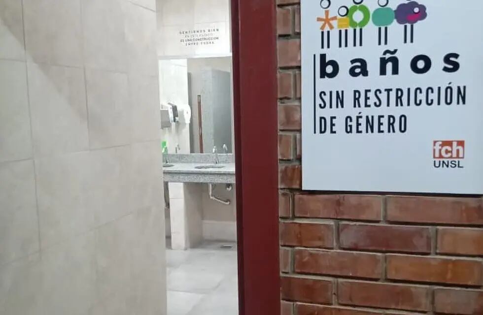 Baños "sin restricción de género" de la Universidad Nacional de San Luis (UNSL).