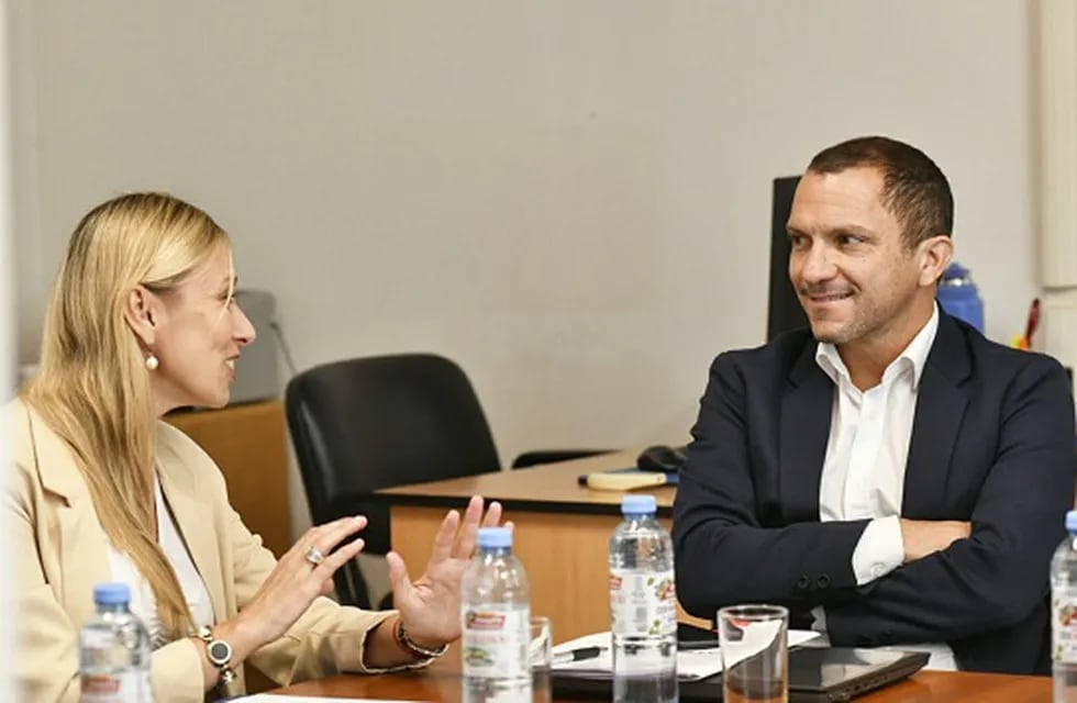 Vanesa Castillo y Germán Grané en plena reunión.