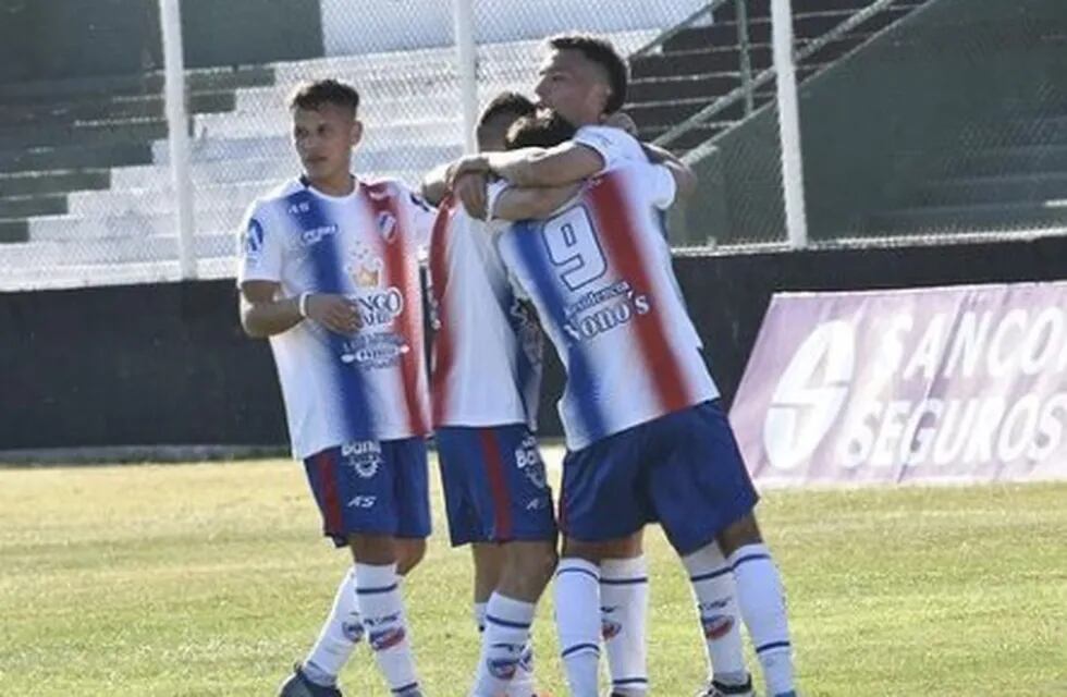 Rosario superó por 2 a 1 a Villa Mitre.