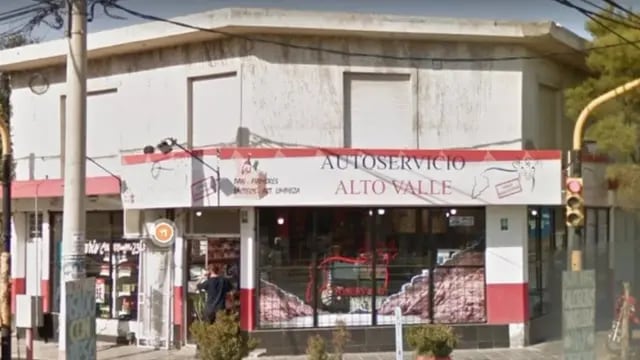 El irónico mensaje de una carnicería en Neuquén: “Alquilo costillar para selfie” y “Comer carne es un milagro”