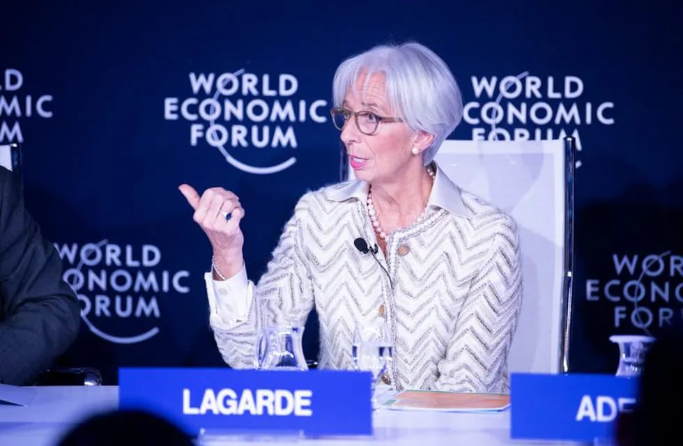 La ex directora gerente del Fondo Monetario Internacional (FMI), Christine Lagarde, habla durante la sesión \