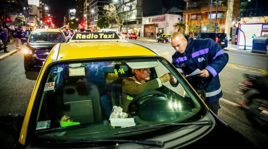 10 taxis fueron secuestrados durante el operativo de anoche en el estadio de River Plate (Foto: Policía de la Ciudad de Buenos Aires).