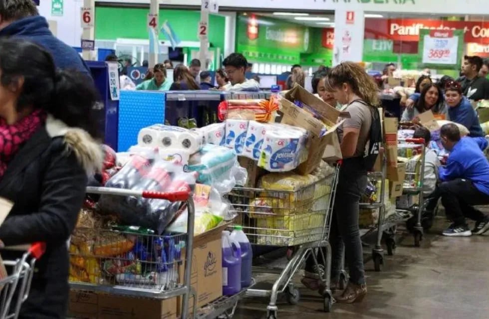“Tenemos para seis meses”: una pareja chilena compró una cantidad excesiva de mercadería en Mendoza y se volvió viral (imagen ilustrativa)
