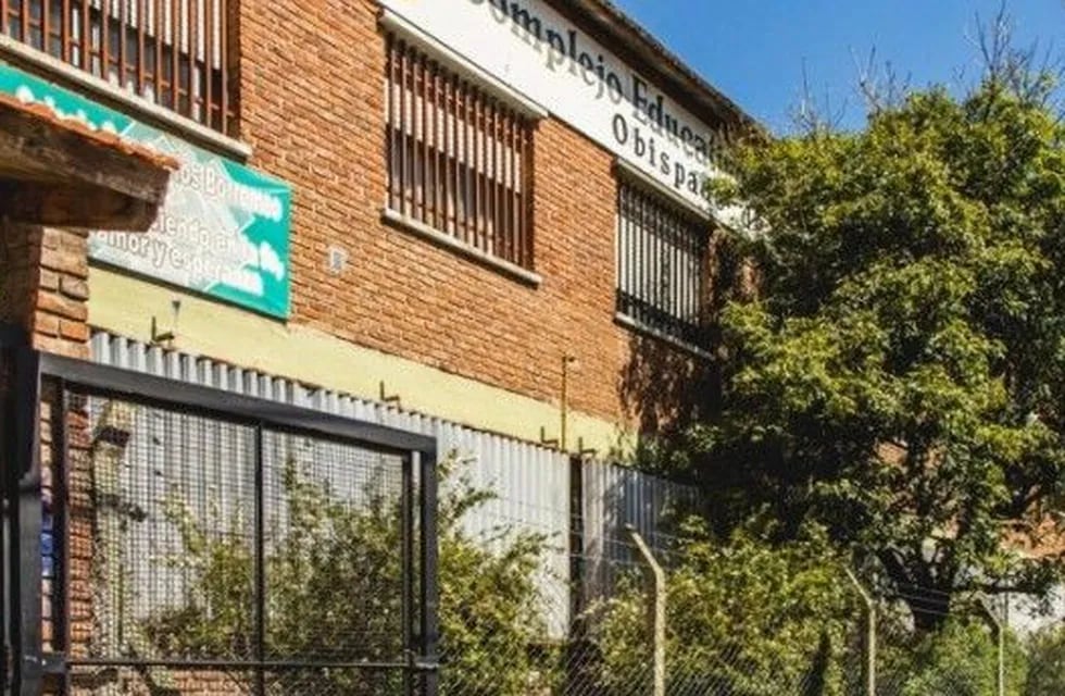 Una adolescente de 13 años asestó dos puñaladas a un compañero en la escuela San Carlos Borromeo de Villa Madero. (Foto: Web)