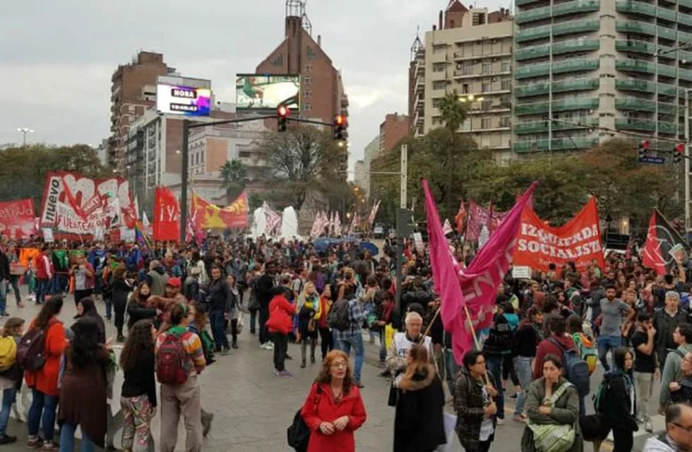 La masiva manifestación partió desde el Pabellón Argentina.