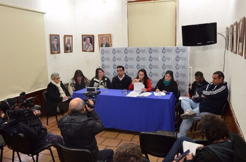 Concejales puntanos en conferencia de prensa. Foto: El Diario de la República.