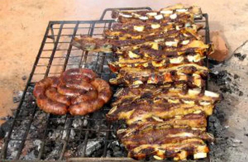 El asado es la comida mu00e1s tradicional de la mesa argentina.