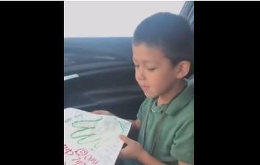 Un niño mexicano enterneció las redes al reaccionar de manera conmovedora a una broma de su mamá