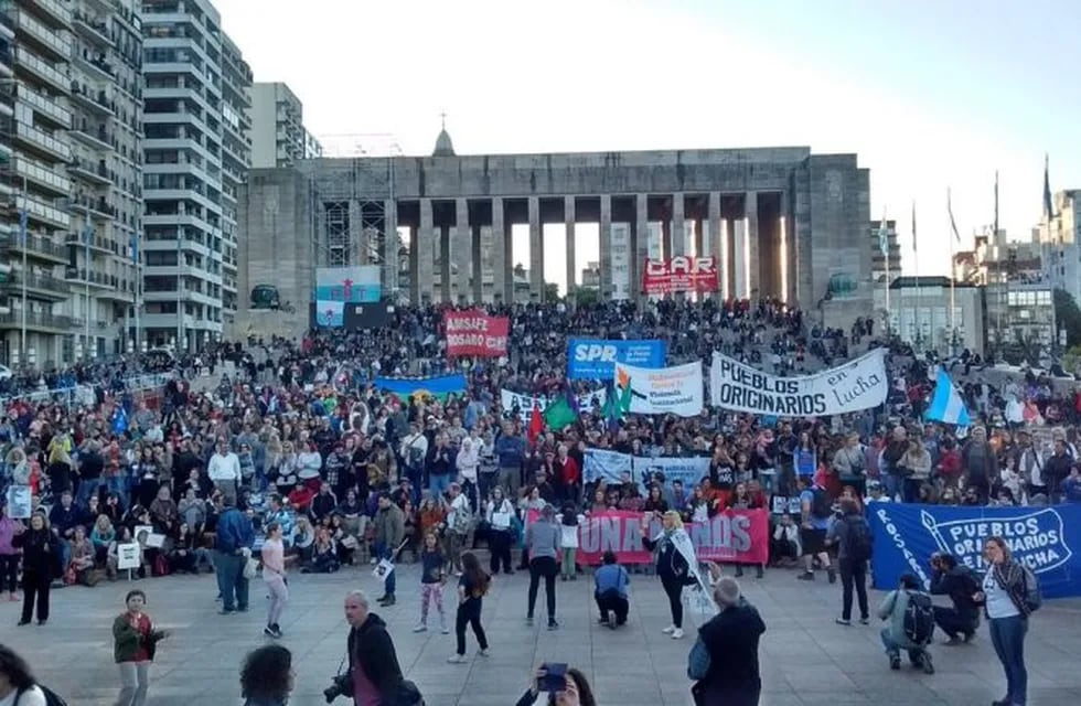 Marcha en Rosario a dos meses de la desaparición de Santiago Maldonado. (@GerezMajo)