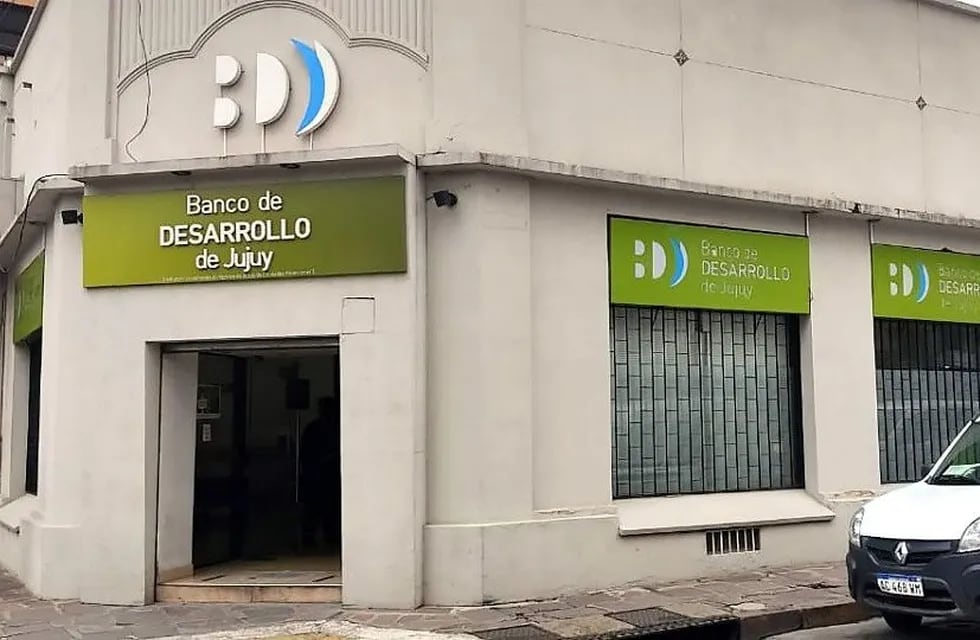 Sede central del ex Banco de Desarrollo de Jujuy, en la esquina de Senador Pérez y San Martín.