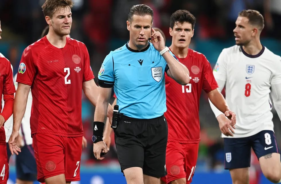 La polémica semifinal de la Eurocopa entre Inglaterra y Dinamarca se llenó de memes.