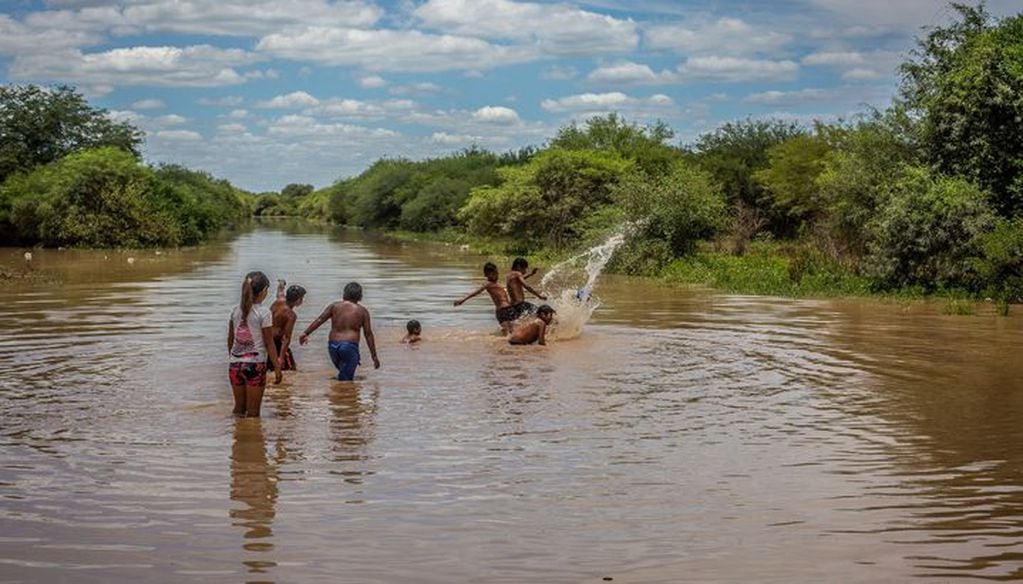 No se puede ni bañarse ni pescar en el río Pilcomayo por un derrame en Bolivia.