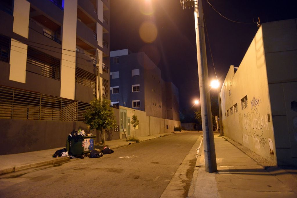 La zona de la Plaza de las Américas sufre una ola de inseguridad durante la noche.  (Nicolás Bravo / La Voz)