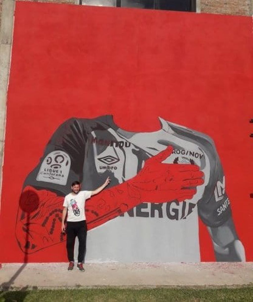 Mural de Emiliano Sala en proceso de creación. (Web)