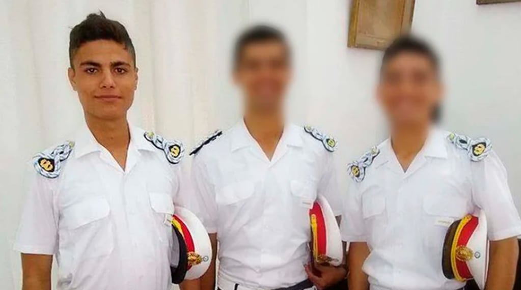 Revelan los mensajes que el subteniente fallecido recibió de sus superiores antes de su "bautismo" en el Ejército.