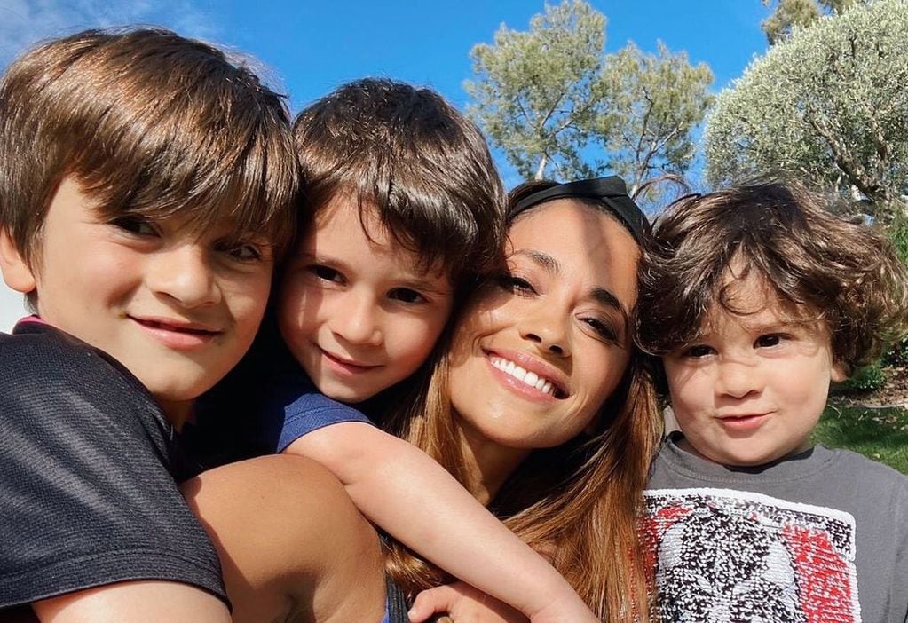 Antonela Roccuzzo compartió fotos con sus hijos Thiago, Mateo y Ciro Messi.