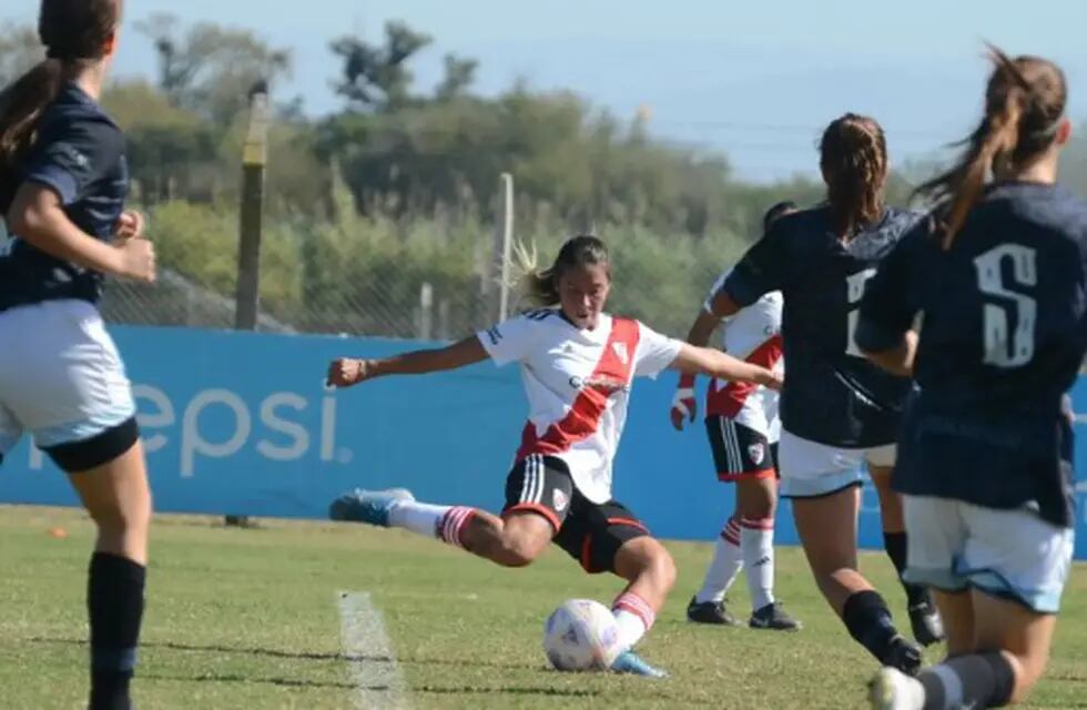La puntaltense Julieta Romero convirtió su primer gol en la Reserva de River Plate.