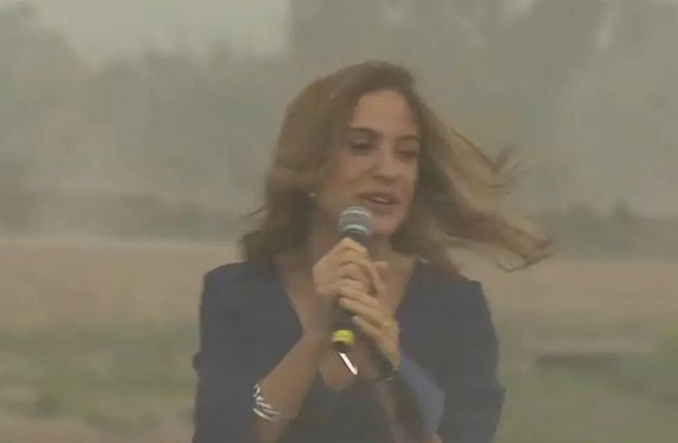 Victoria Tolosa Paz fue sorprendida por el temporal en medio de un discurso