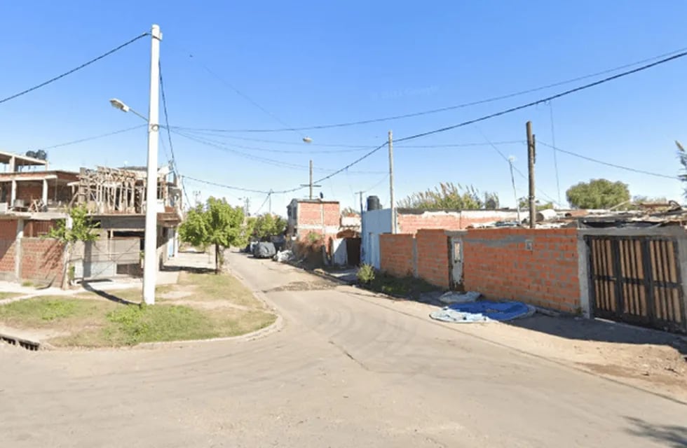 Dos mujeres atacaron a balazos a un joven en barrio Santa Lucía.