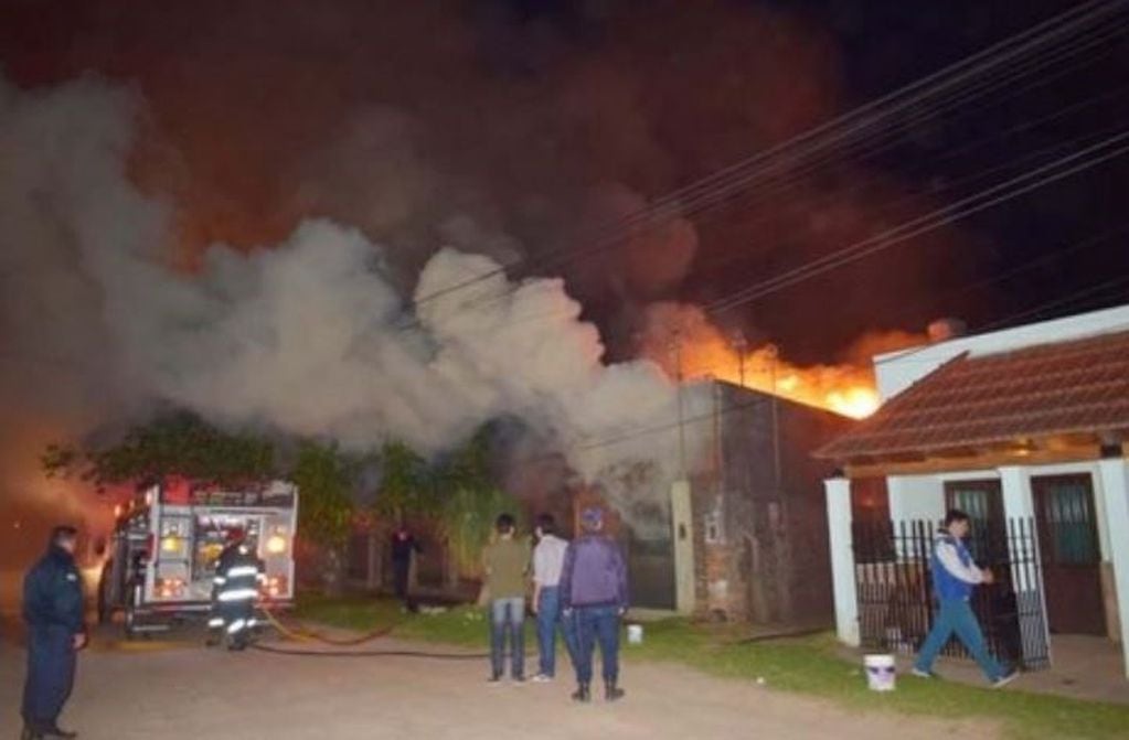 Un voraz incendio provocó la muerte de dos menores. (Foto: Corrientes Hoy)