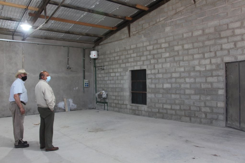 El intendente Carlos Sánchez recorrió las futuras instalaciones del Ente Vial (foto: prensa Municipalidad de Tres Arroyos)