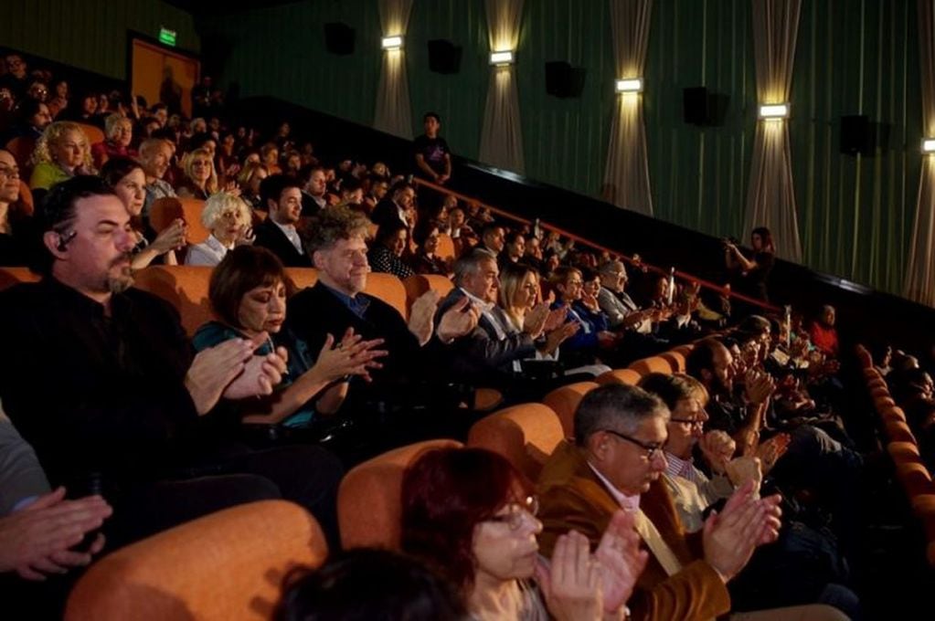 A sala llena se llevó a cabo la apertura del Festival Internacional de Cine de las Alturas en Jujuy.