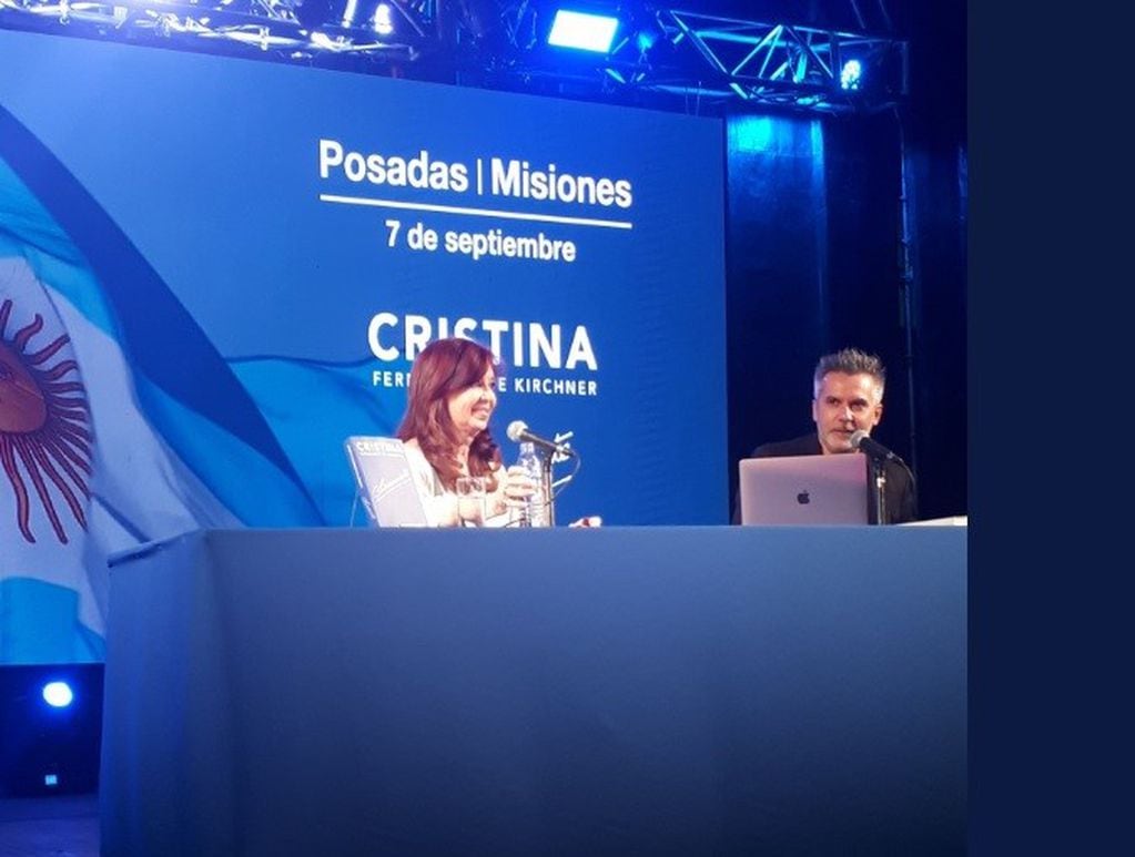 Cristina Kirchner durante la presentación de su libro en Posadas. (Twitter=