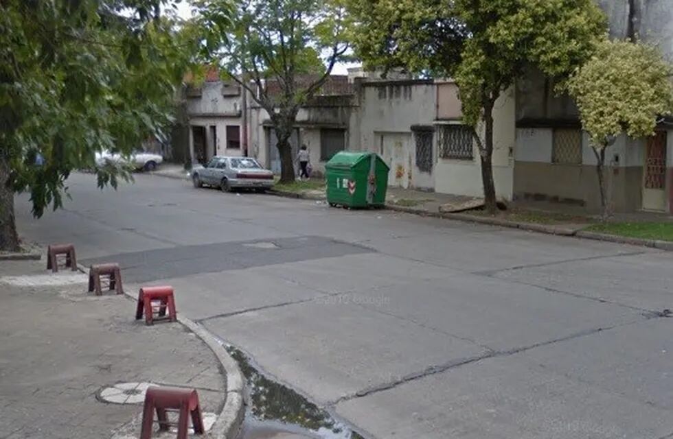 Hombre atacado a balazos en Corrientes al 3300 de Rosario (Street View)