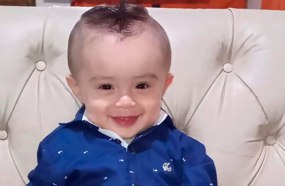 Enzo Julián Sánchez nació con una anomalía en el cráneo y necesita un casco especial. Foto gentileza.