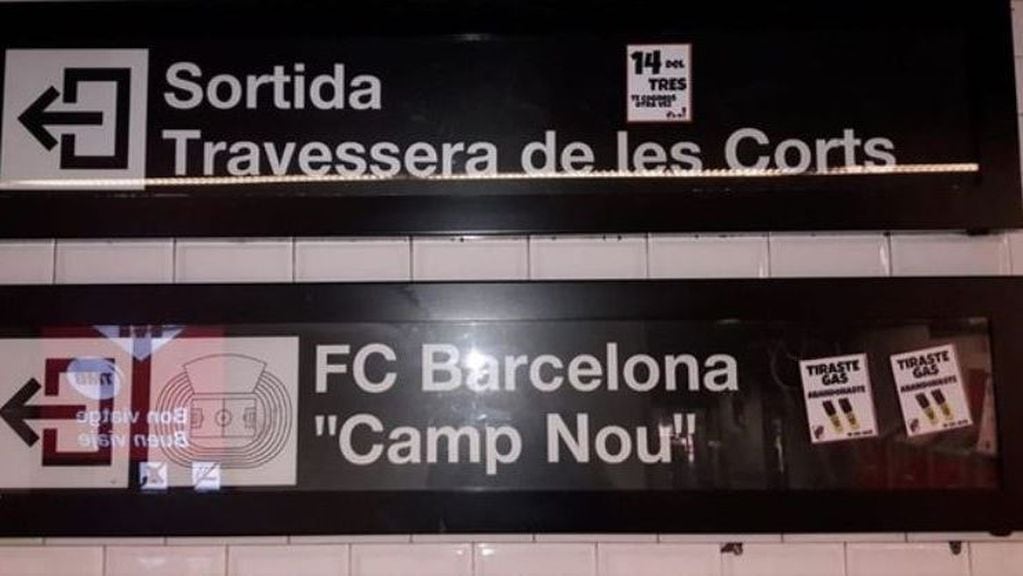 Hinchas de River se burlan de Boca hasta en Barcelona.